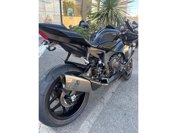 YAMAHA YZF 1000 R1
