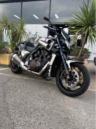 YAMAHA V-MAX 1700