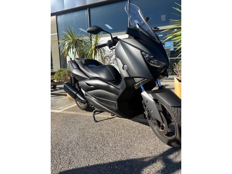 YAMAHA XMAX 300